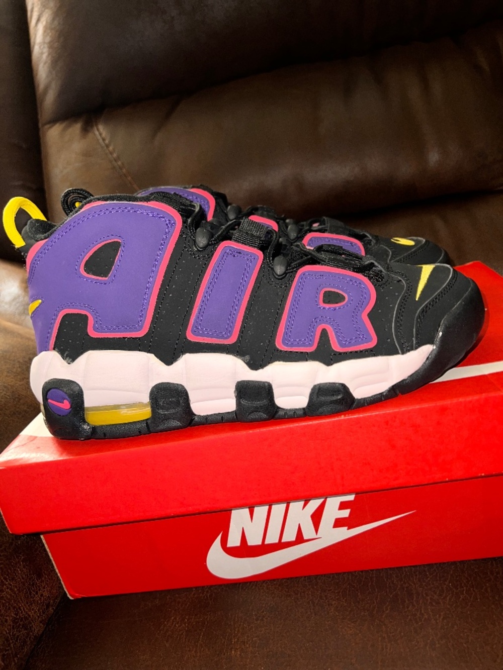 Nike Uptempo Pre-Owned.